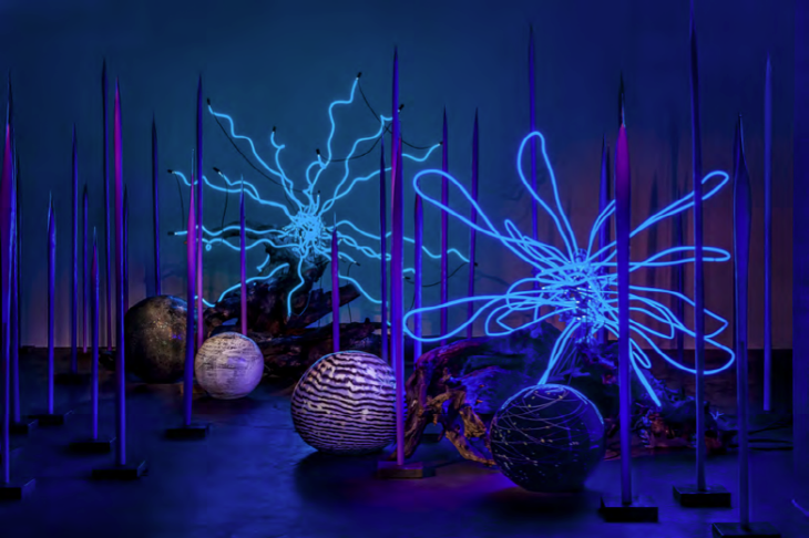 Chihuly-Sapphire-Neon-with-Burned-Logs-and-Neodymium-Reeds-2015-8-x-21-x-15-ft-15.10.in1_[1].png